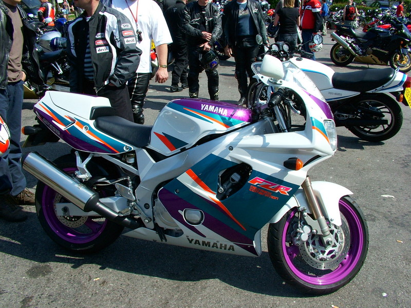 Yamaha FZR1000